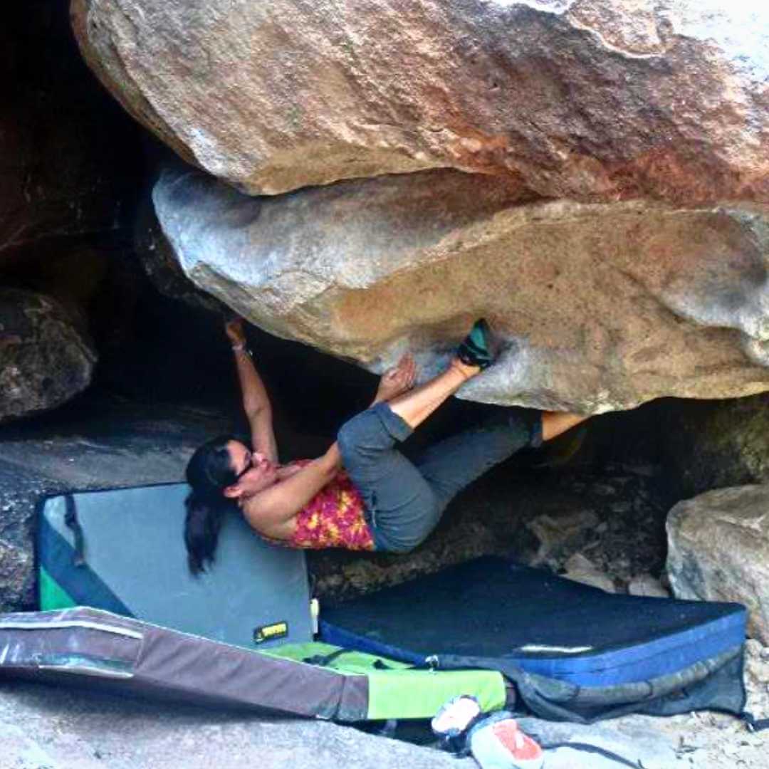 posicion incomoda frecuente en tipos de escalda en bloque o boulder